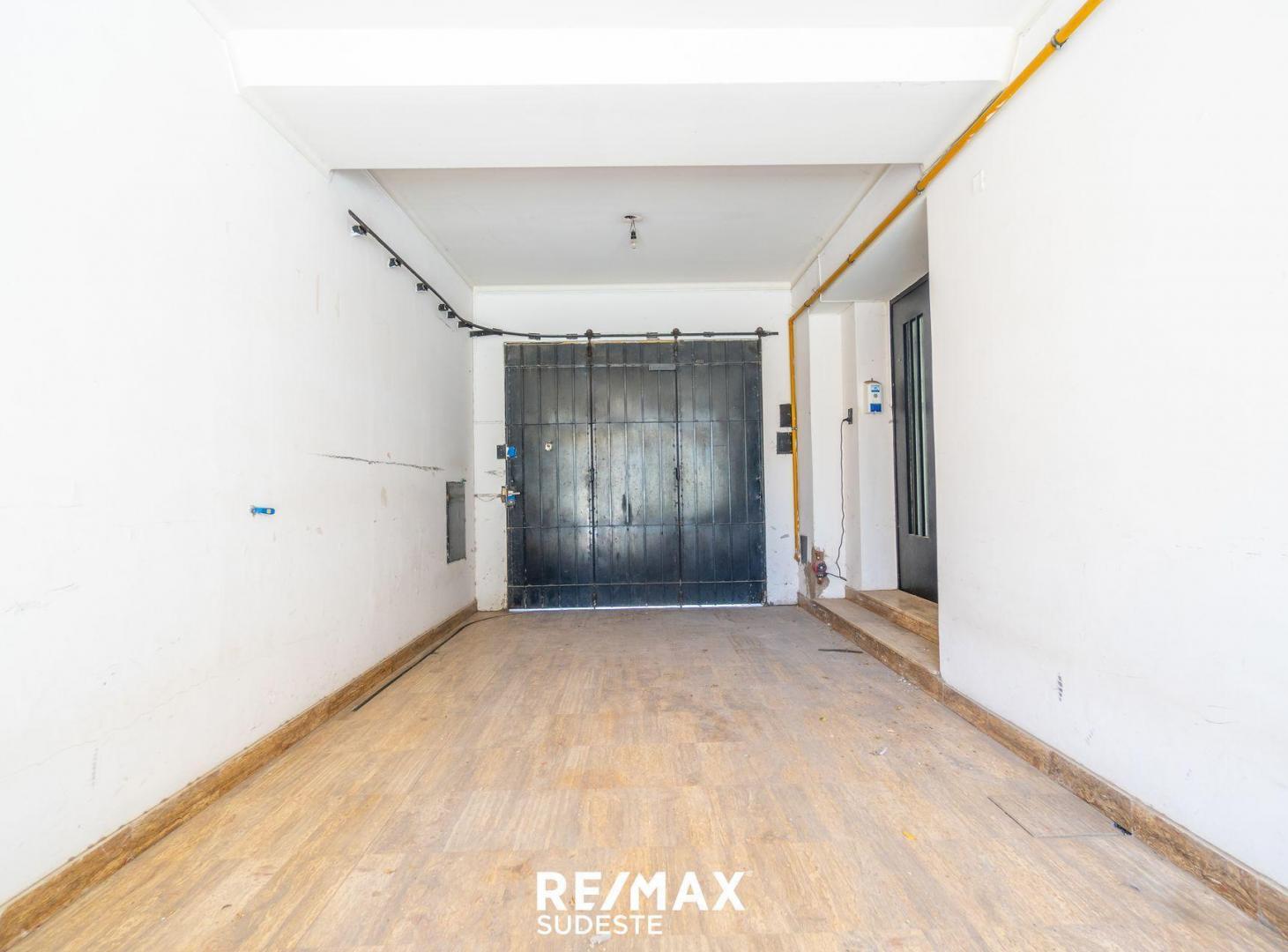 Foto de Casa de 3 dormitorios con jardín, garage y terraza, imagen 3