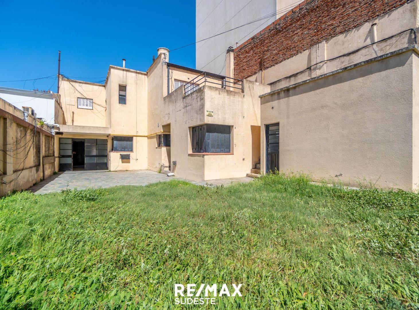 Foto de Casa de 3 dormitorios con jardín, garage y terraza, imagen 5
