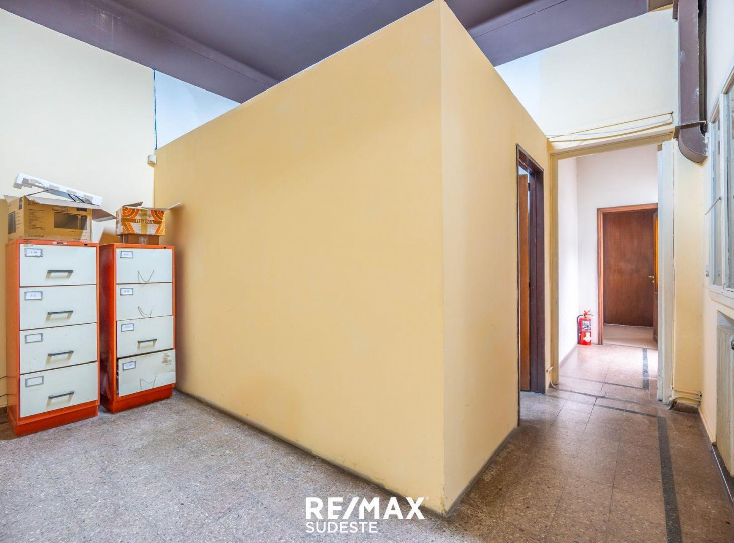 Foto de Venta propiedad para oficinas/consultorios + dpto, imagen 2