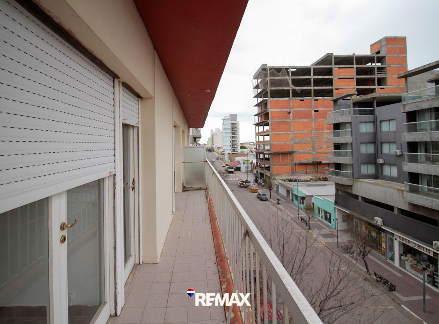 Foto de DEPARTAMENTO 2 DORMITORIOS, COCHERA Y BALCON, imagen 2