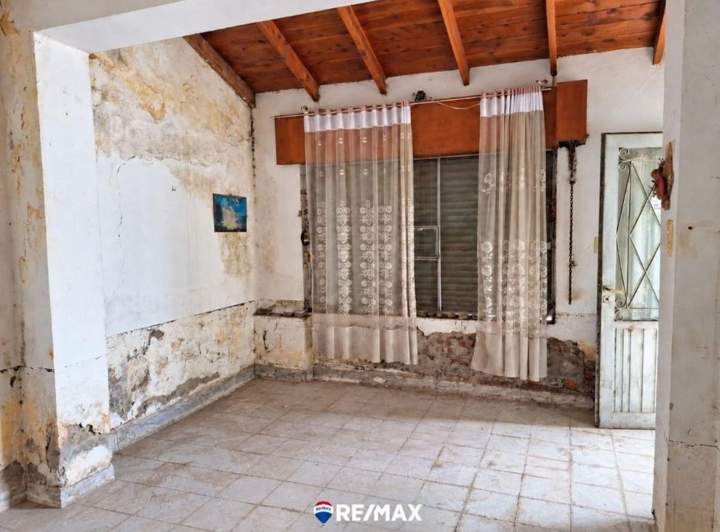 Foto de VENTA CASA A REFACCIONAR DE 2 HAB. MAS DPTO, imagen 1