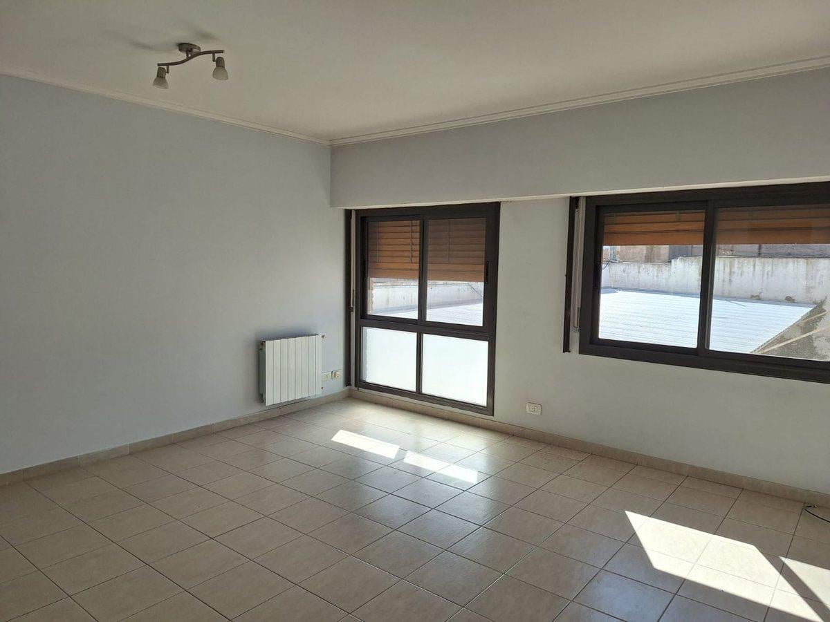 Foto de VENTA SEMIPISO 2 DORMITORIOS CENTRICO C/COCHERA, imagen 2