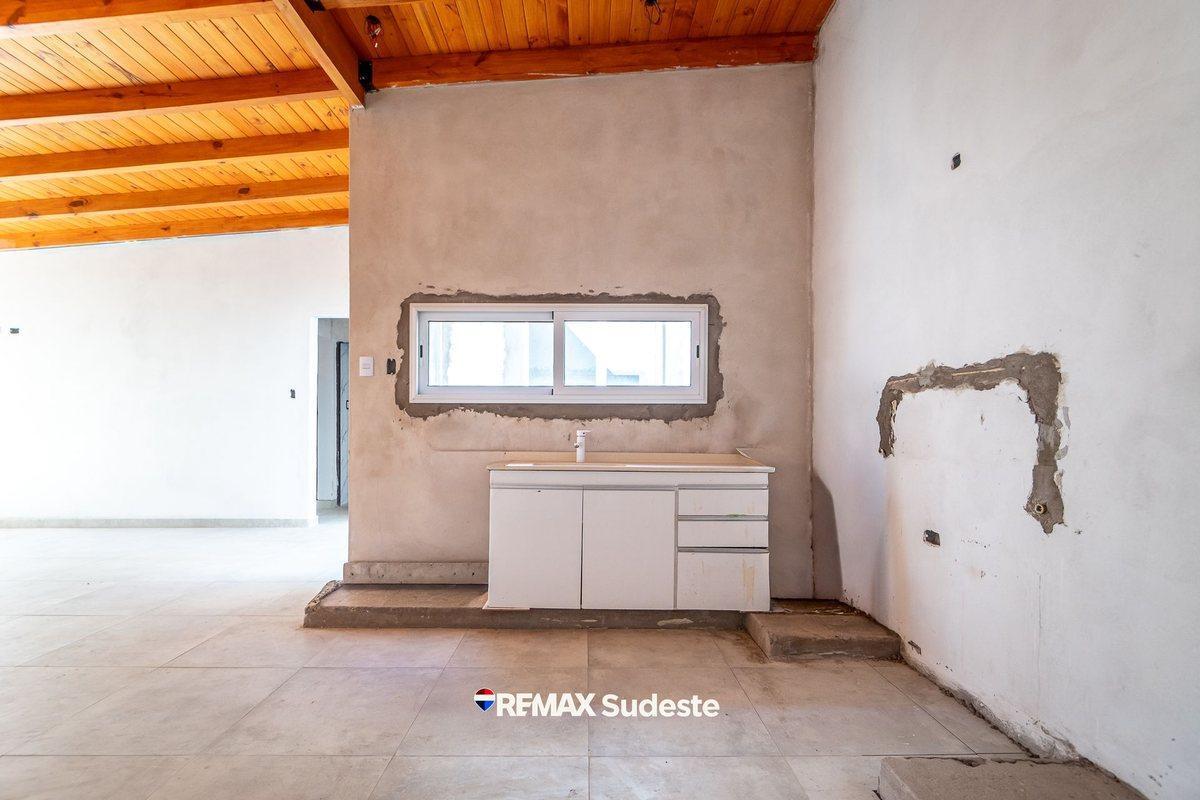 Foto de Amplia casa a estrenar con pileta, imagen 5
