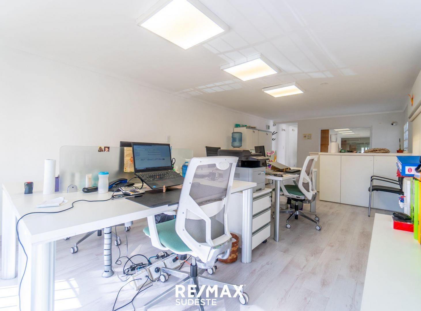 Foto de EXCELENTE PROPIEDAD! DEPÓSITO- OFICINAS- RECEPCIÓN, imagen 1