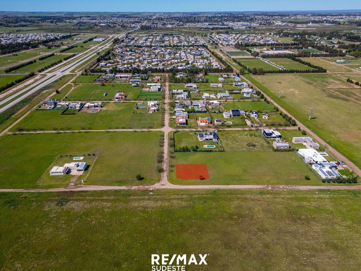 Foto de EN VENTA LOTE CON PROYECTO EN LAS CALANDRIAS, imagen 2