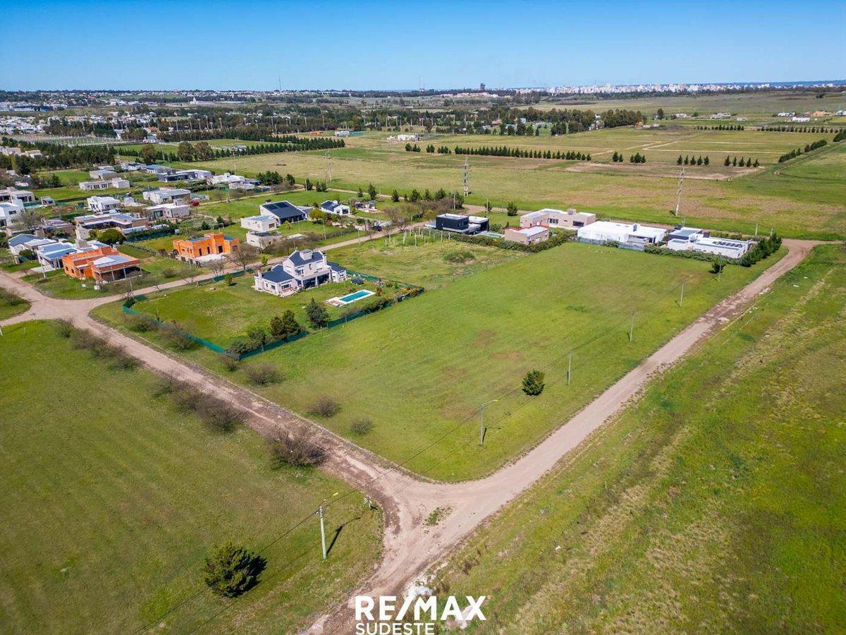 Foto de EN VENTA LOTE CON PROYECTO EN LAS CALANDRIAS, imagen 5