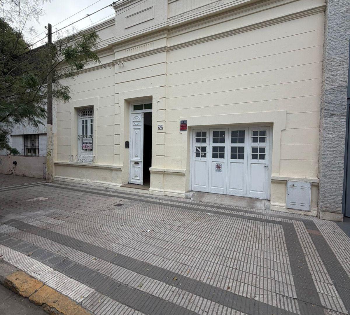ALQUILER CASA DE 3 DORMITORIOS EN ALTA CORDOBA, APTA PARA USO PROFESIONAL Y HABITACIONAL!!!