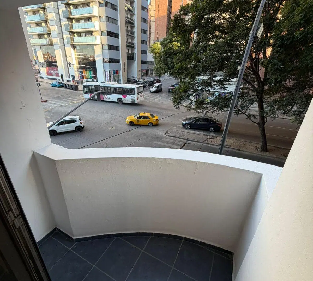 ALQUILER UN DORMITORIO CON BALCON EN NUEVA CORDOBA! 1