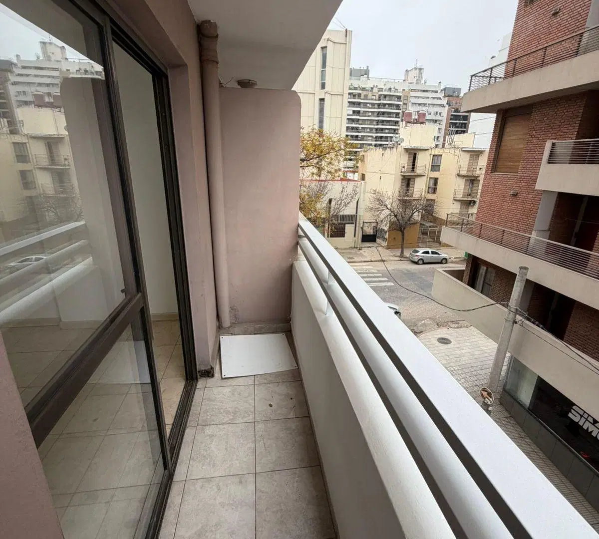 ALQUILER UN DORMITORIO CON BALCON CERCA CIUDAD UNIVERSITARIA!!! 4