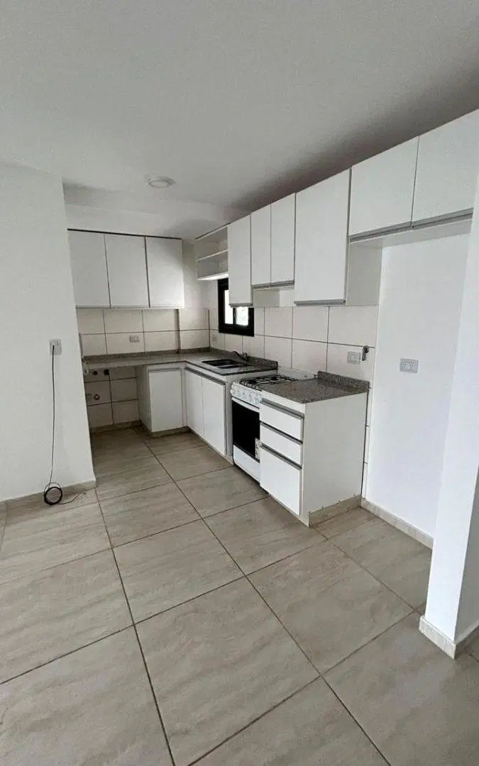 ALQUILER UN DORMITORIO CON BALCON EN BARRIO GENERAL PAZ!!! 1