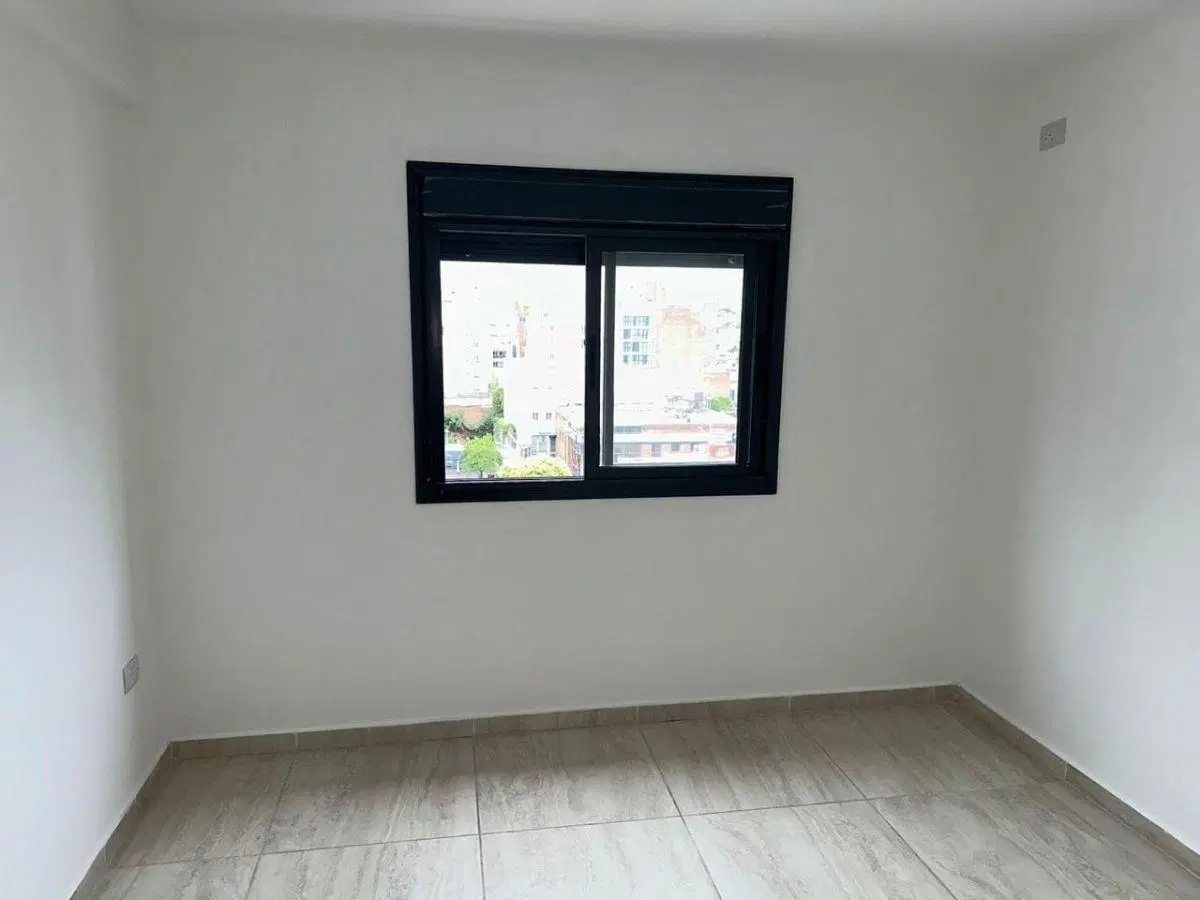 ALQUILER UN DORMITORIO CON BALCON EN BARRIO GENERAL PAZ!!! 4