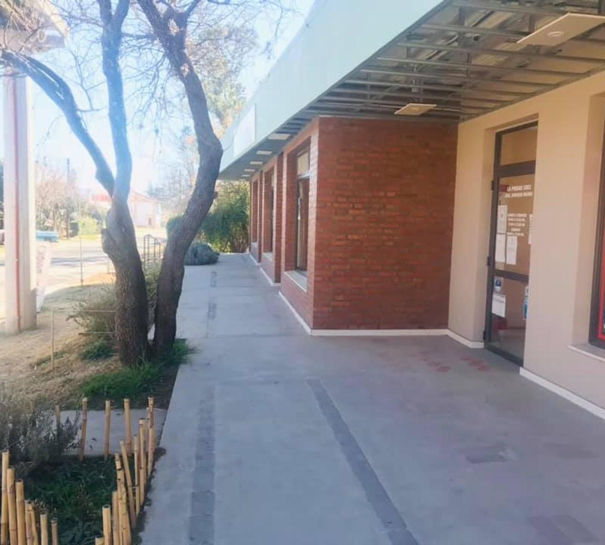 Cuatro Locales Comerciales en Venta en Mina Clavero 4