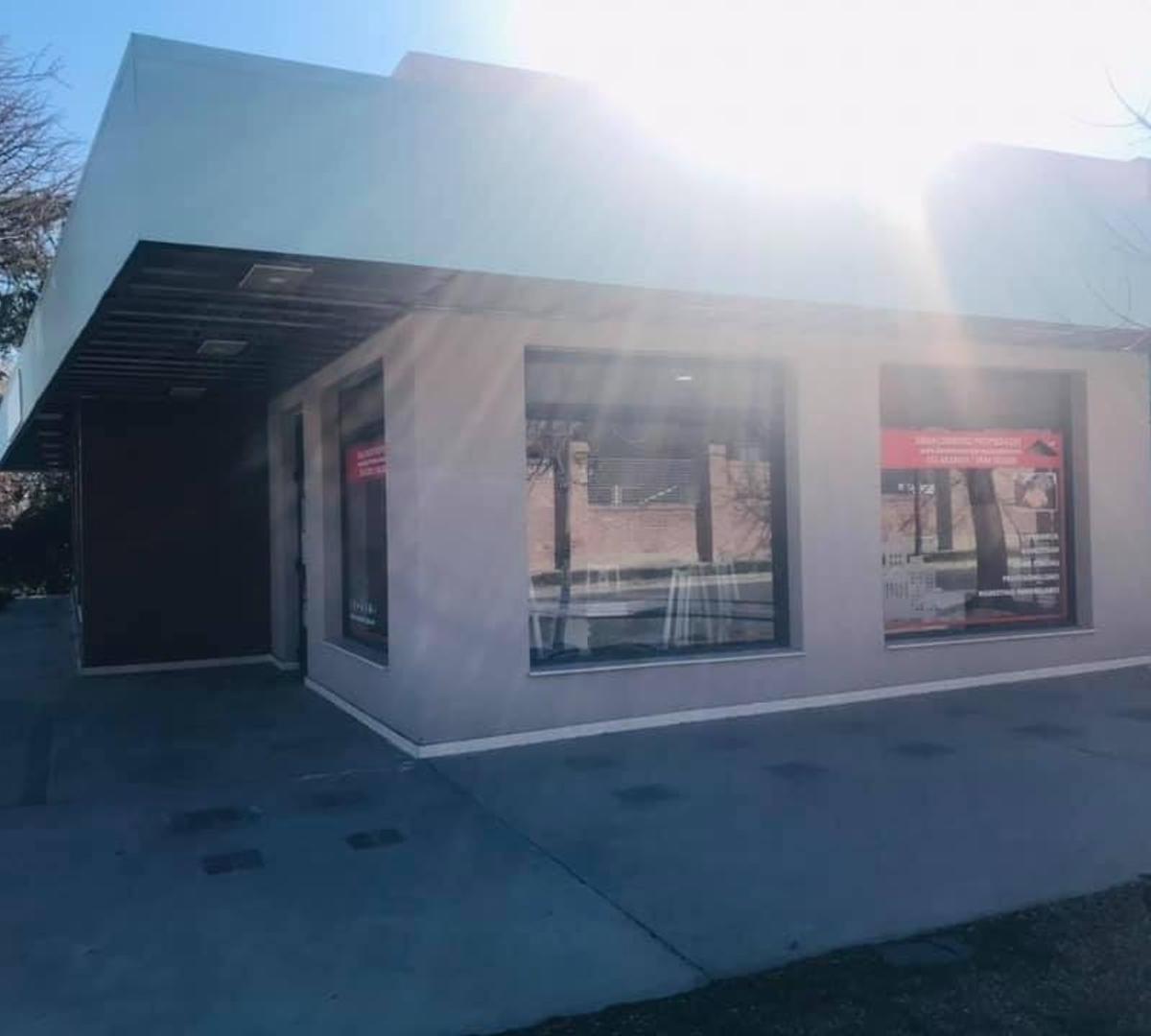 Cuatro Locales Comerciales en Venta en Mina Clavero 3