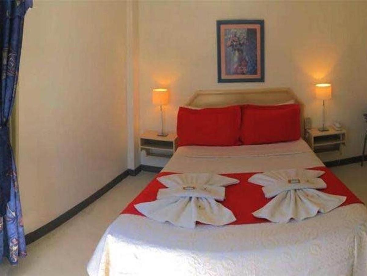Se Vende Hotel de Categoria con Escritura en Mina Clavero 1