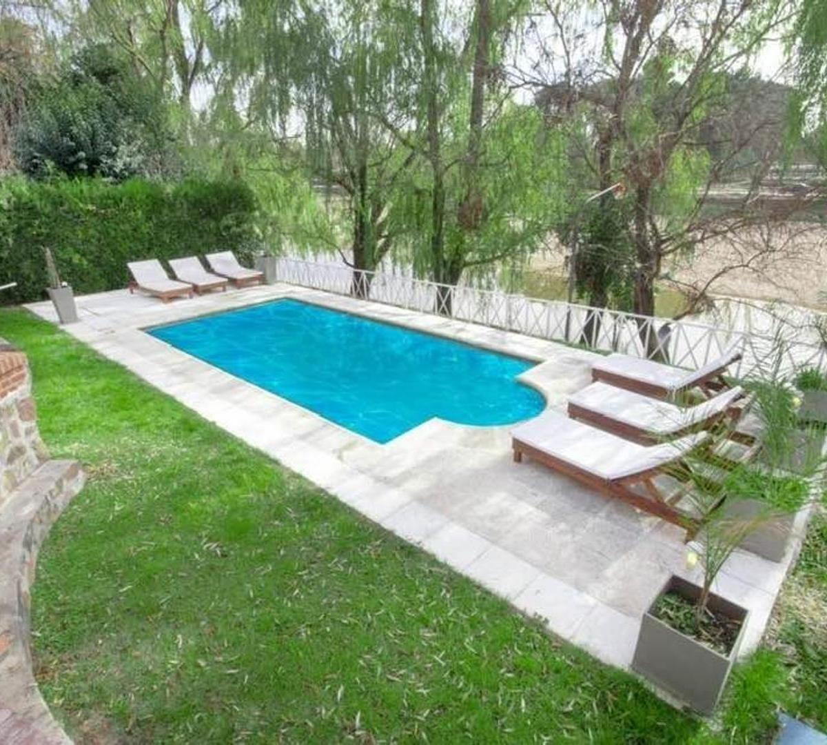 Se Vende Hotel de Categoria con Escritura en Mina Clavero 5