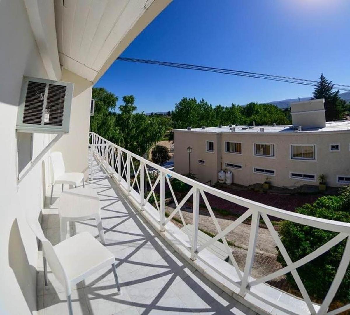 Se Vende Hotel de Categoria con Escritura en Mina Clavero 4
