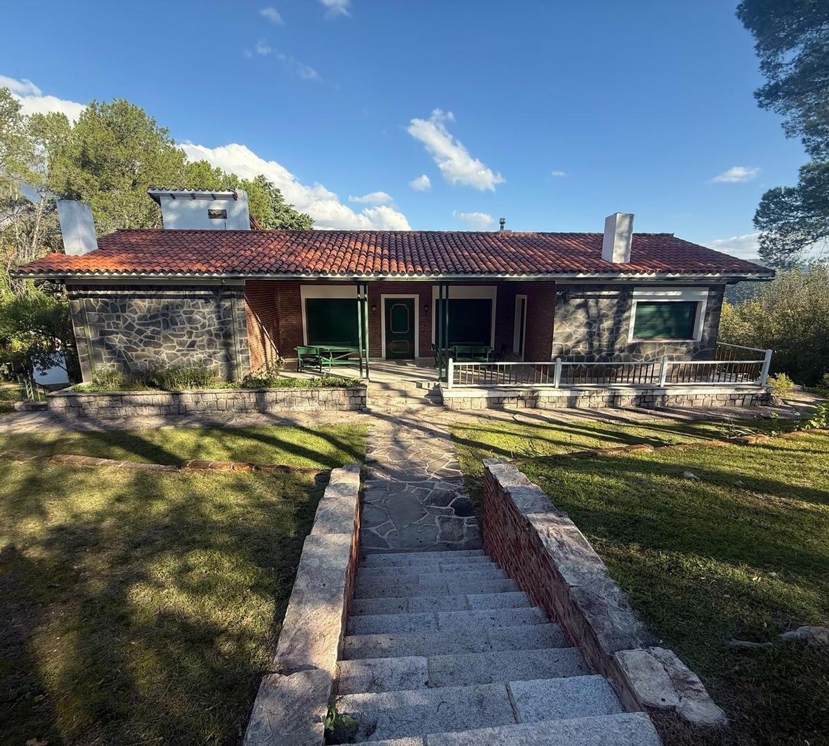 Hermosa Casa Estilo Alemán, Más un Departamento 1