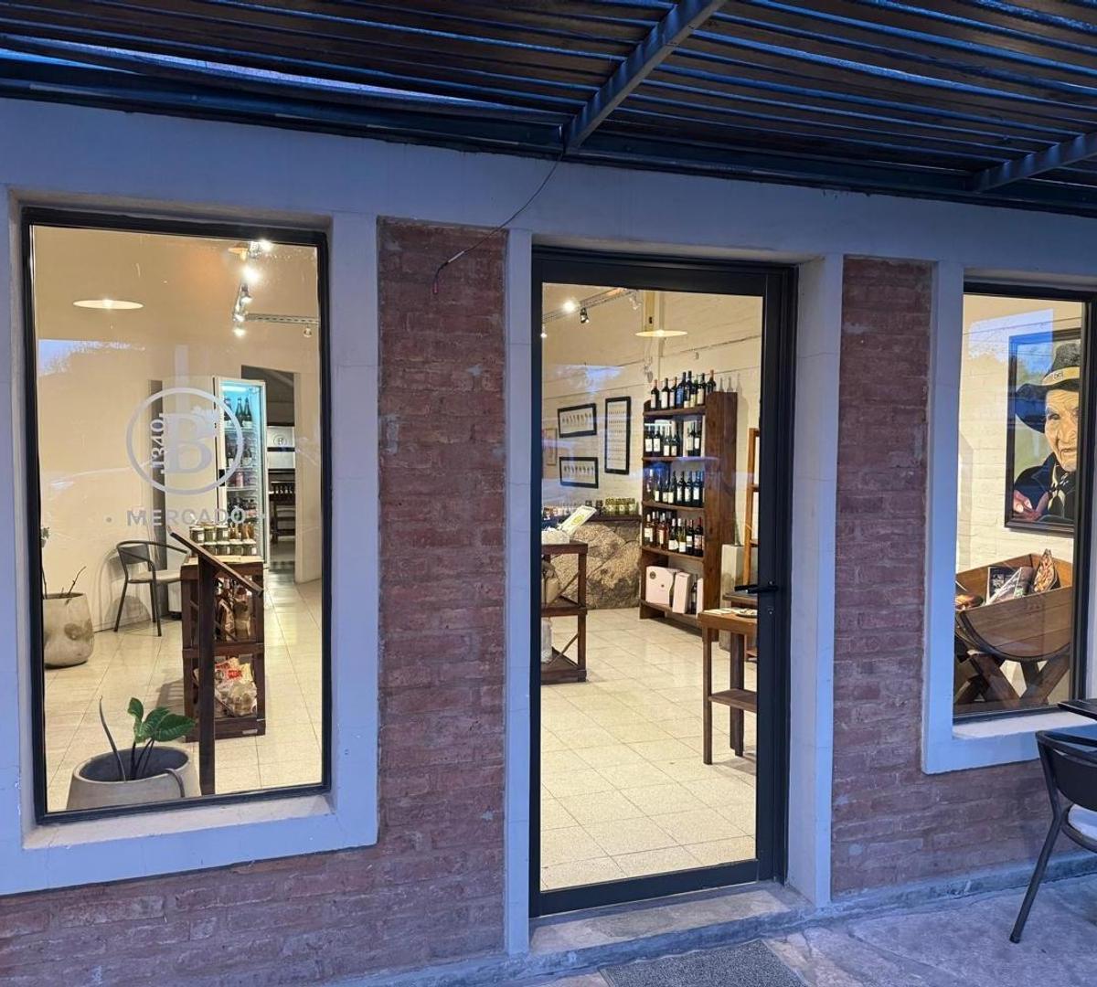 En Venta Importante Local en Villa Cura Brochero 1