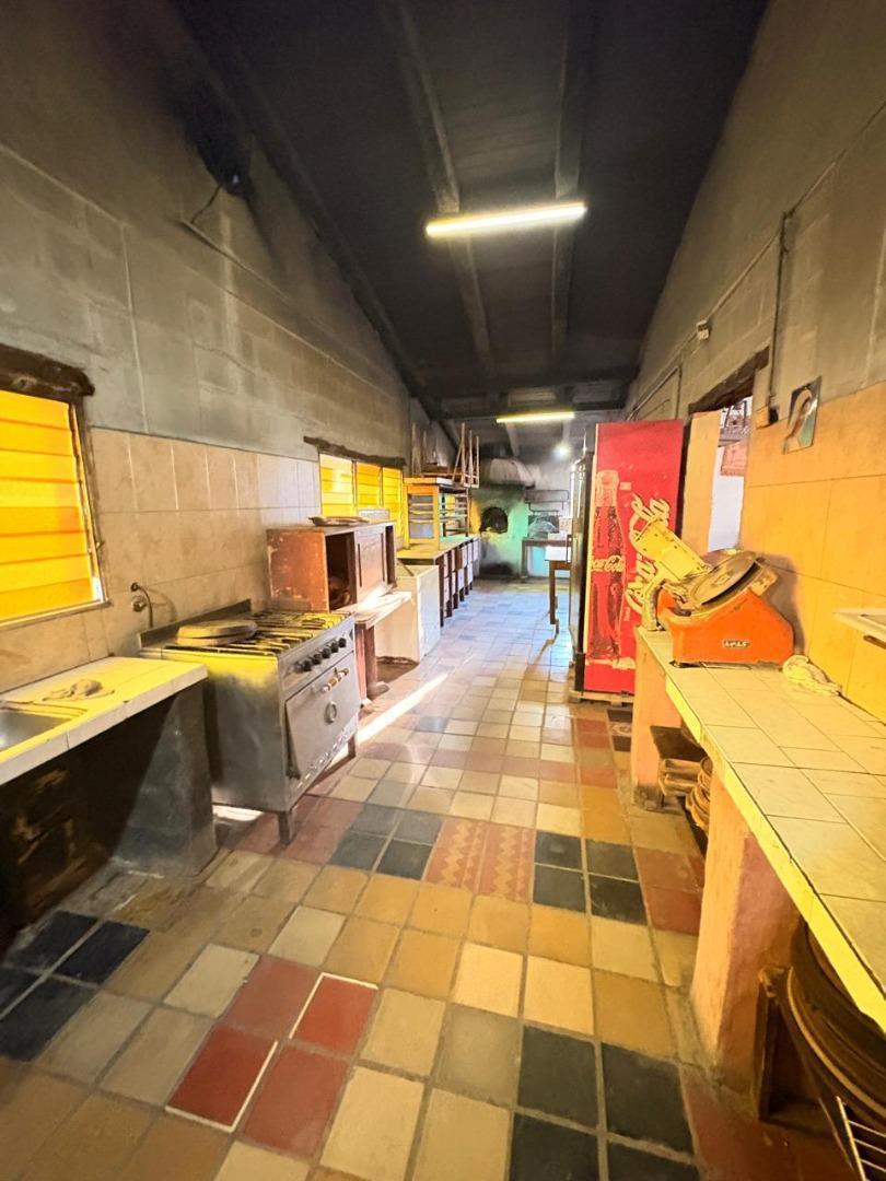 Foto de Cabañas, más pizzería/restaurante/dos oficinas, imagen 1