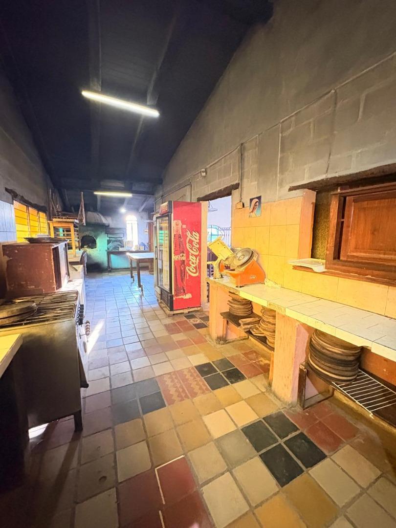 Foto de Cabañas, más pizzería/restaurante/dos oficinas, imagen 3