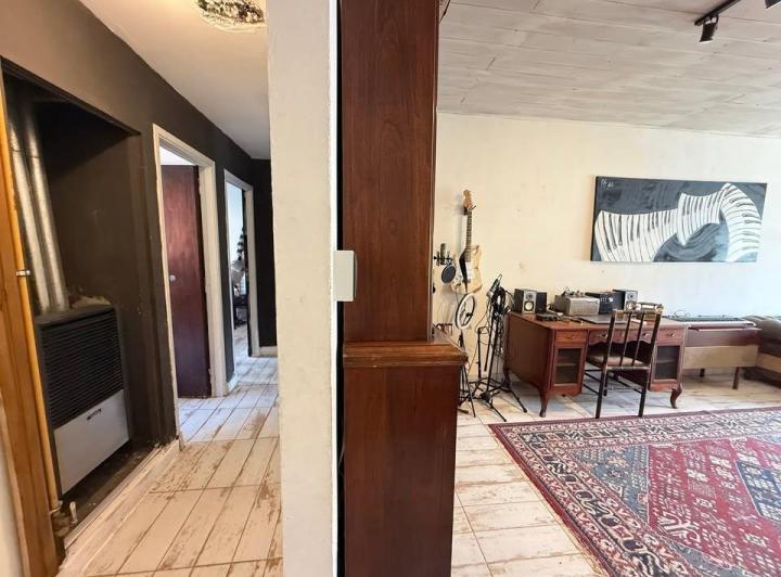 VENTA CASA DE 4 AMBIENTES, CON GARAJE, QUINCHO, PARQUE Y PILETA 3