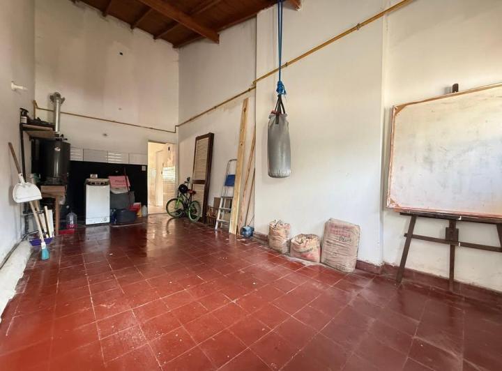VENTA CASA DE 4 AMBIENTES, CON GARAJE, QUINCHO, PARQUE Y PILETA 4