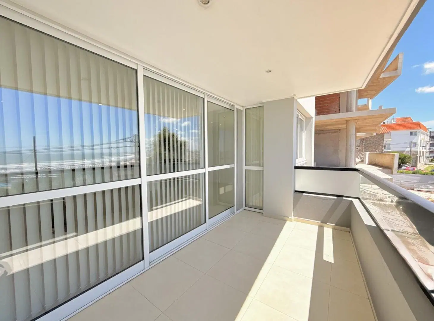 VENTA DEPARTAMENTO 3 AMBIENTES VISTA AL MAR CON COCHERA 4