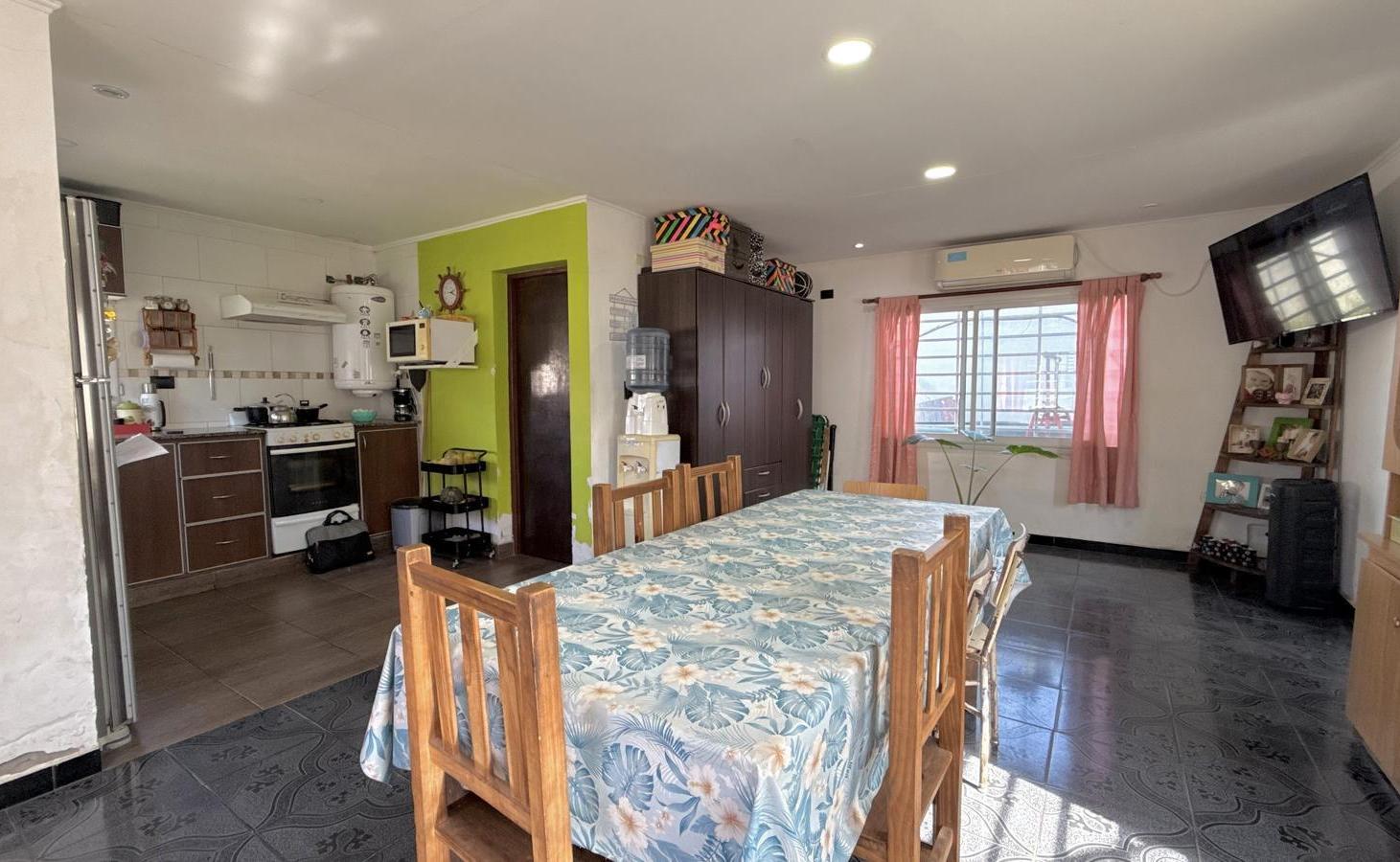 Foto de VENTA CASA 4 AMBIENTES CON COCHERA Y PARRLLA EN SAN JACINTO, imagen 1