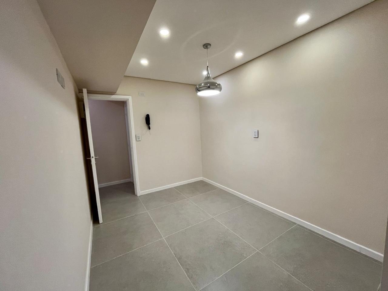 Foto de VENTA DEPARTAMENTO 3 AMBIENTES CON DEPENDENCIA Y BALCON, imagen 1