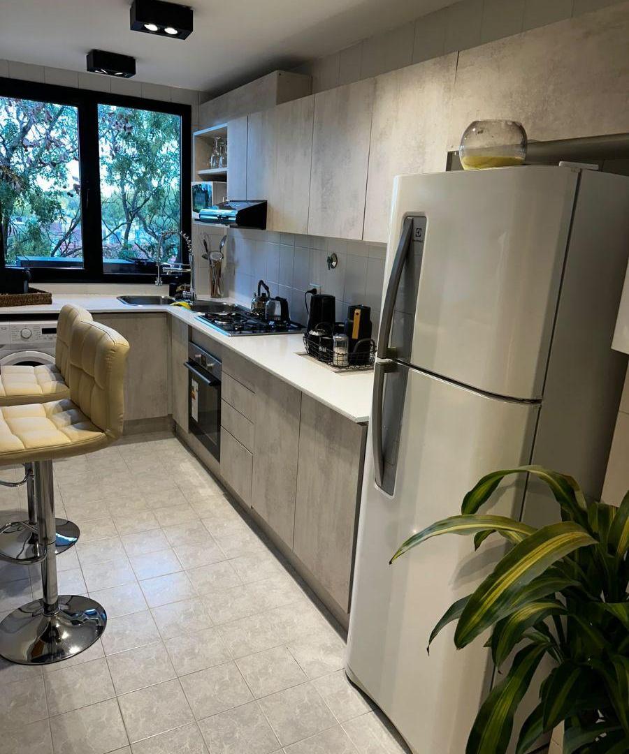 Foto de VENTA DEPARTAMENTO 2 AMBIENTES RECICLADO CON BALCON AL FRENTE VILLA, imagen 3