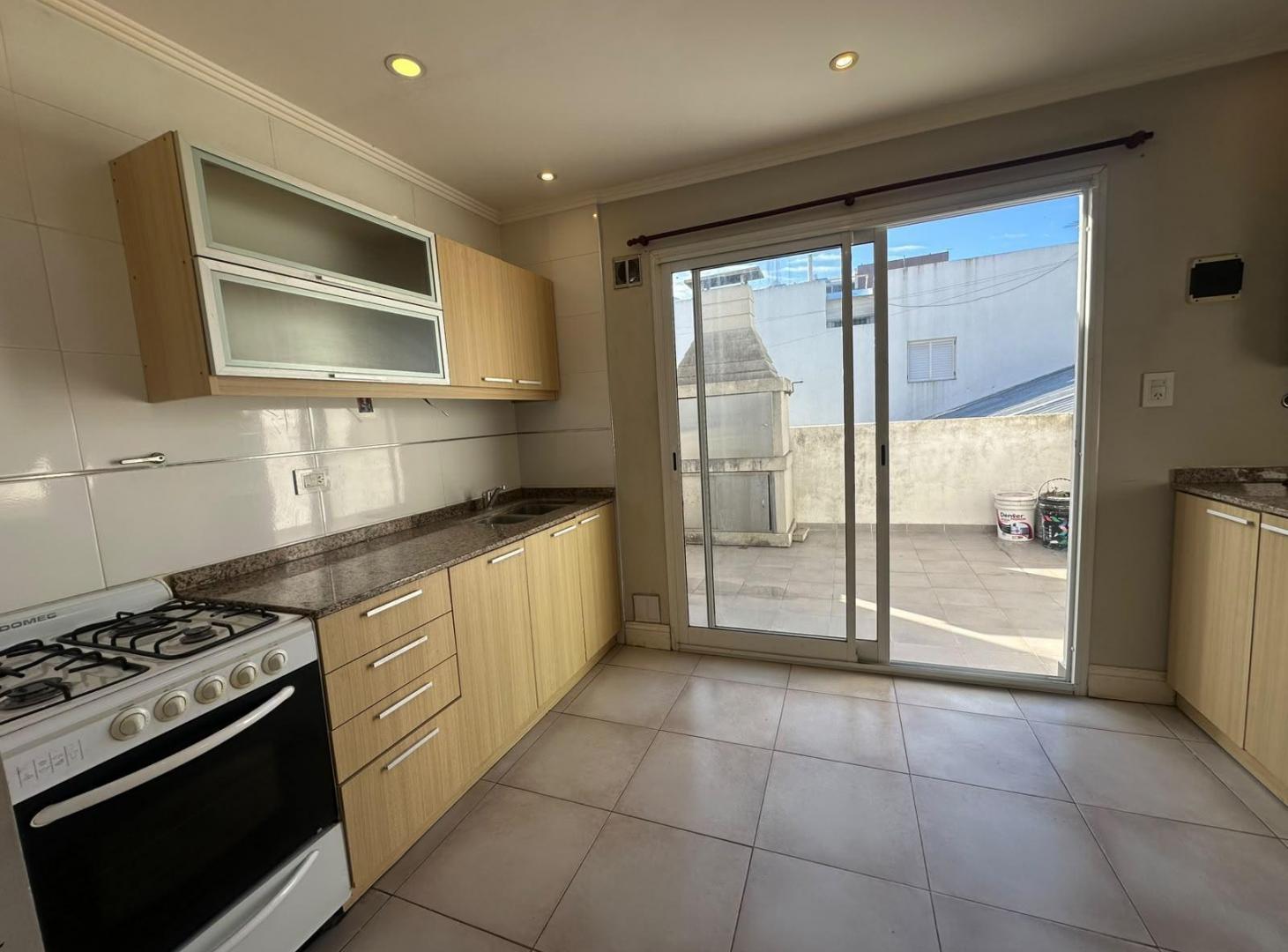 Foto de VENTA PH 3 AMBIENTES LATERAL CON PATIO Y PARRILLA EN PLAZA PERALTA RAMOS, imagen 2