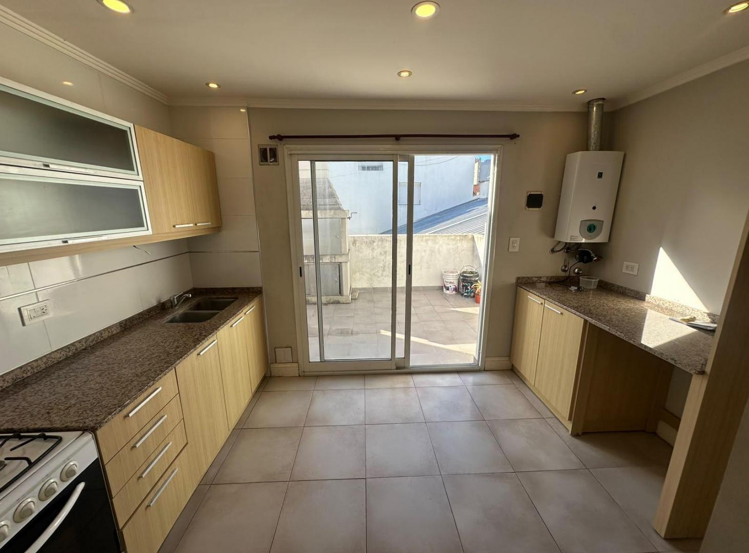 Foto de VENTA PH 3 AMBIENTES LATERAL CON PATIO Y PARRILLA EN PLAZA PERALTA RAMOS, imagen 3