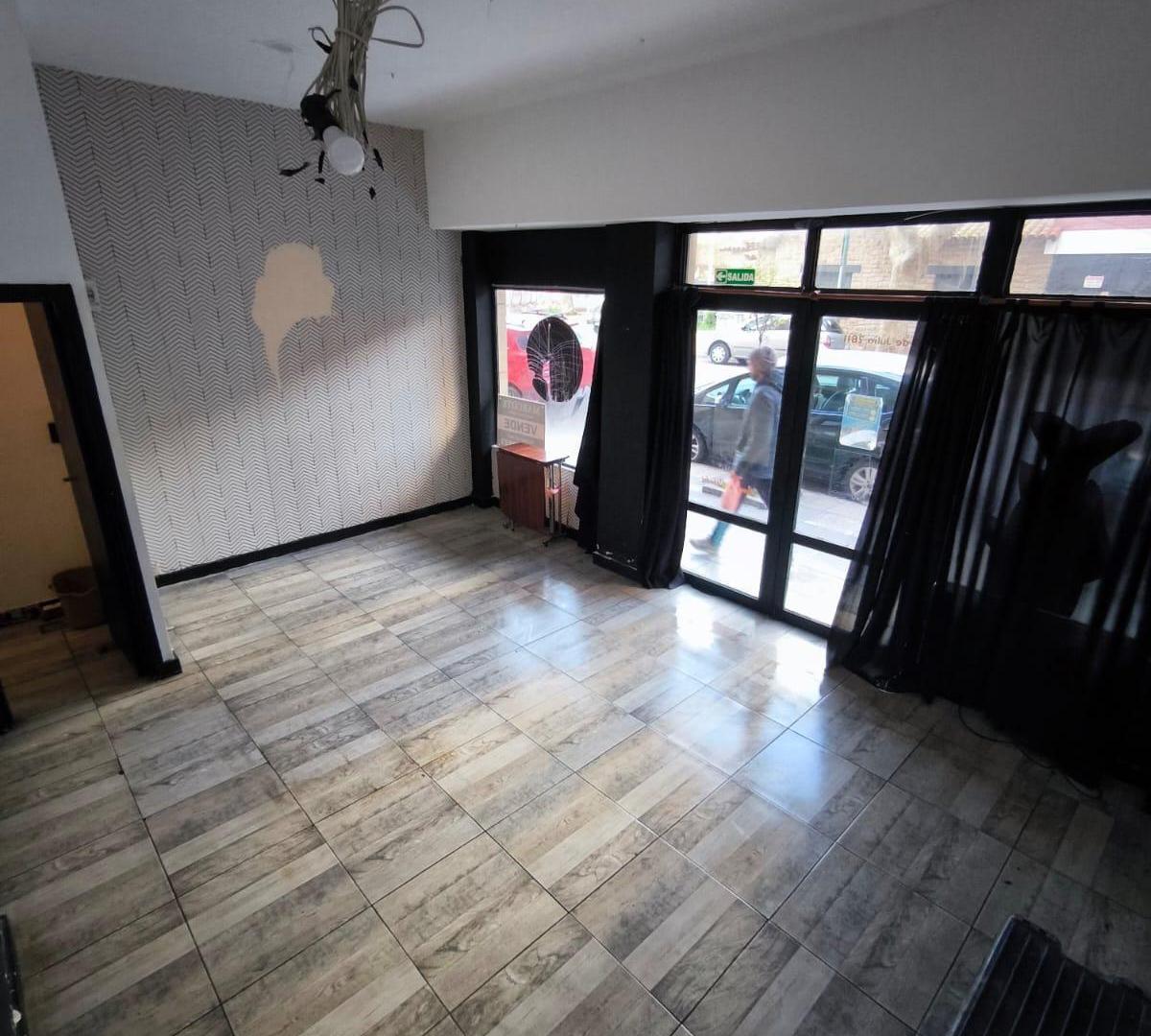 Foto de VENTA LOCAL 50 M2 EN DOS PLANTAS LA PERLA, imagen 1