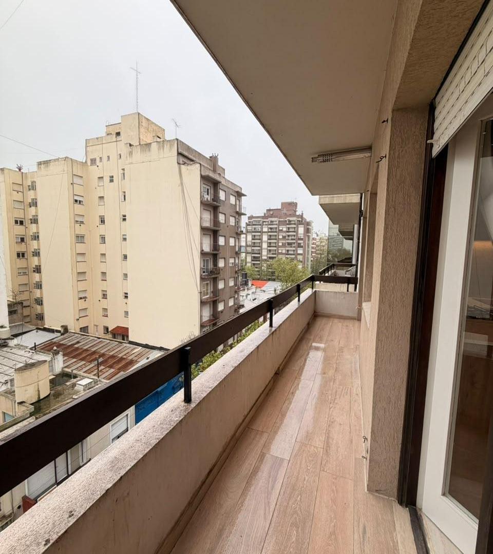 Foto de VENTA DEPARTAMENTO 2 AMBIENTES RECICLADO A NUEVO CON BALCÓN CENTRO, imagen 5