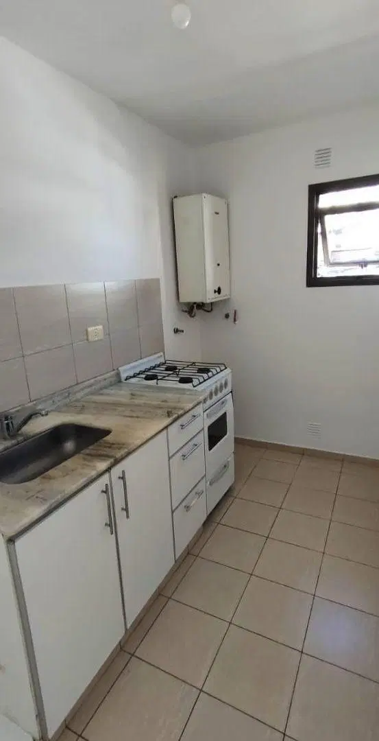ALQUILER EN GUEMES 1DORM AMPLIO DEPTO 5
