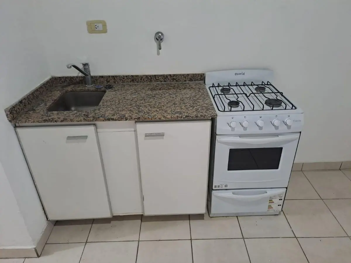 En ALQUILER – Departamento monoambiente con división en Barrio Norte 3