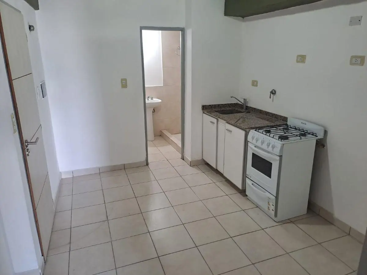 En ALQUILER – Departamento monoambiente con división en Barrio Norte 2