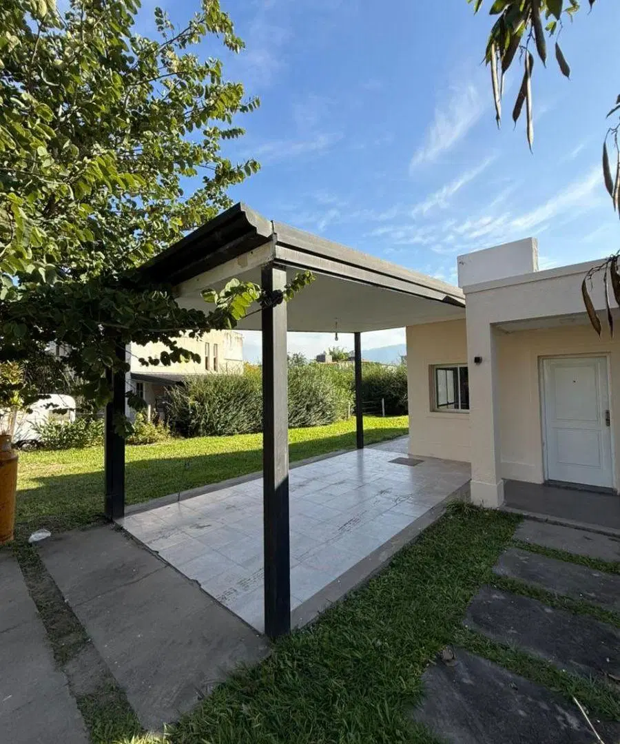 EN ALQUILER - CASA DE 3 DORMITORIOS EN COUNTRY SOLANO VERA – YERBA BUENA 2