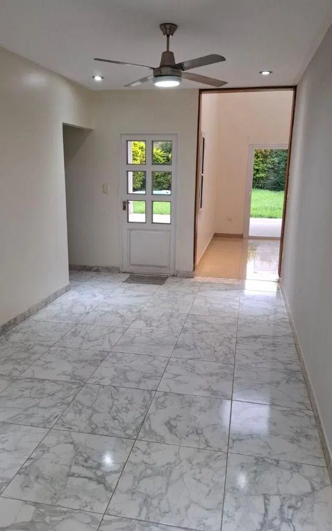 EN VENTA: Casa de categoría de 4 dormitorios en Country Plaza Perú – San Miguel de Tucumán 2