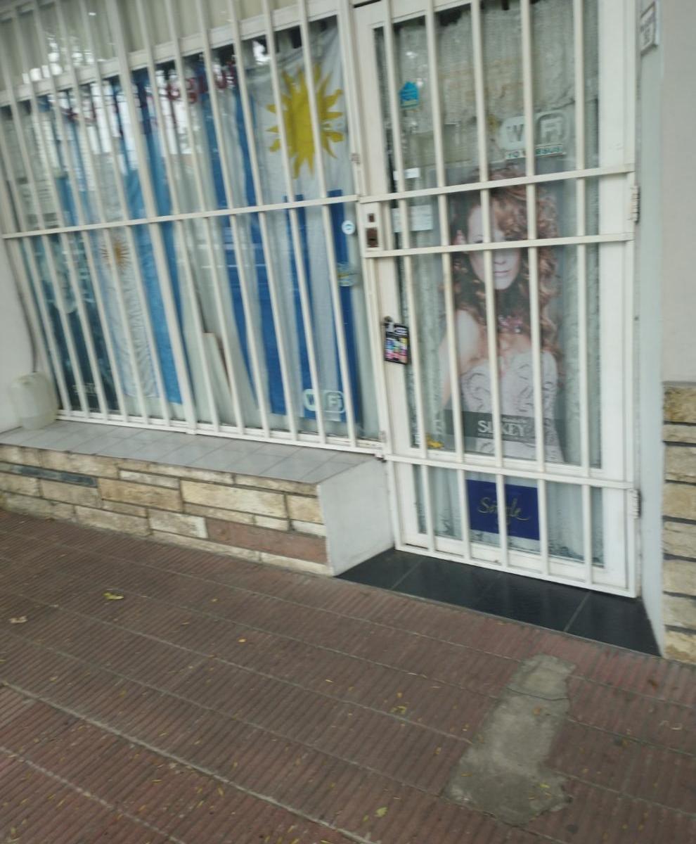 PROPIEDAD 4 AMBIENTES CON LOCAL
