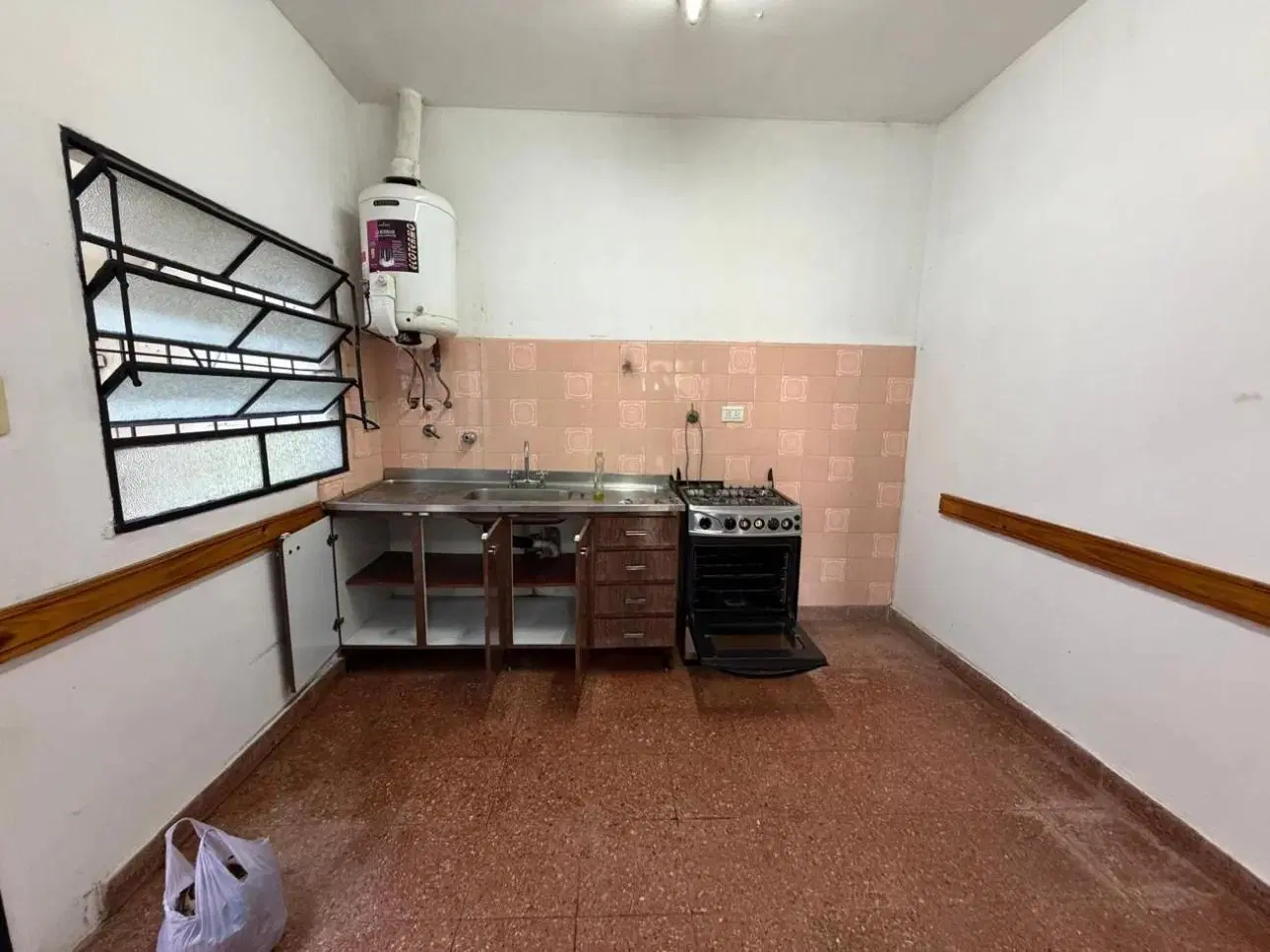 SE ALQUILA PROPIEDAD 3 AMBIENTES EN VILLA LUZURIAGA 3