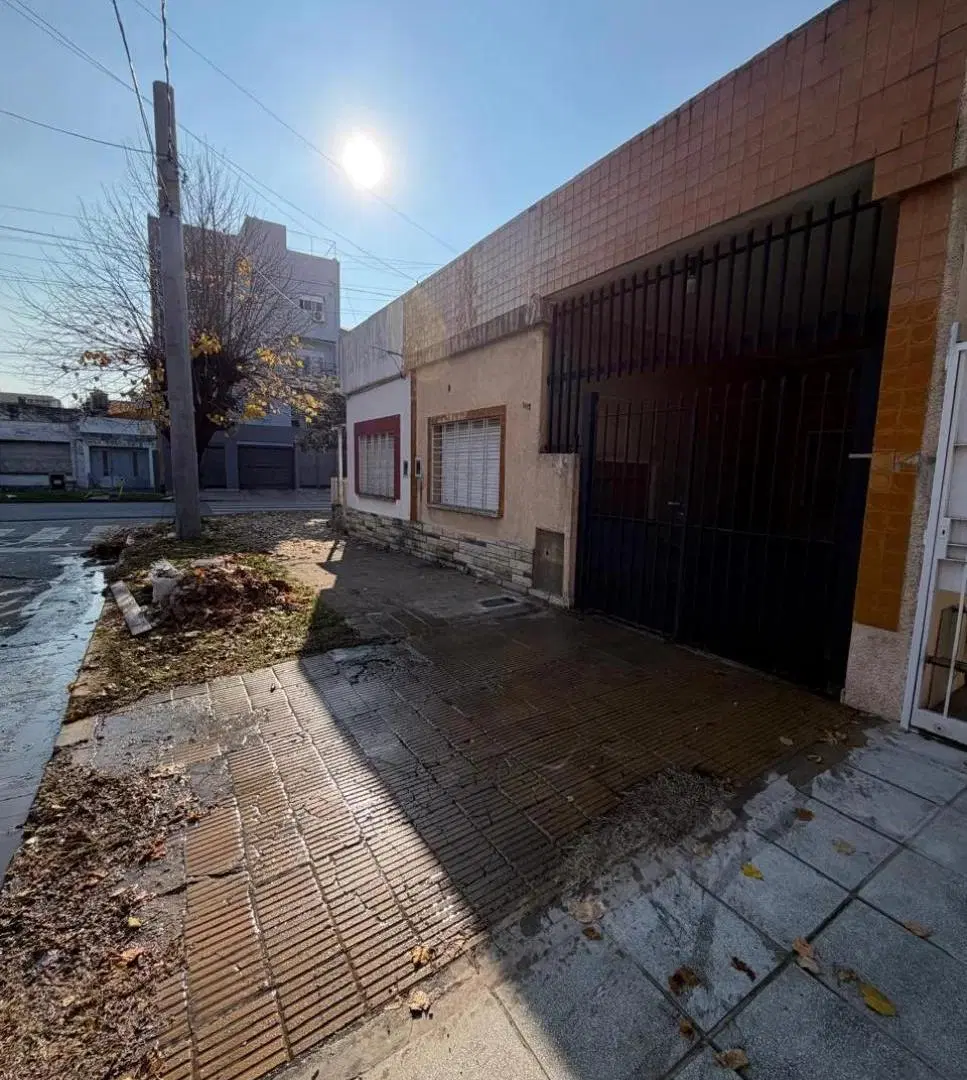 SE ALQUILA PROPIEDAD 3 AMBIENTES EN VILLA LUZURIAGA 4