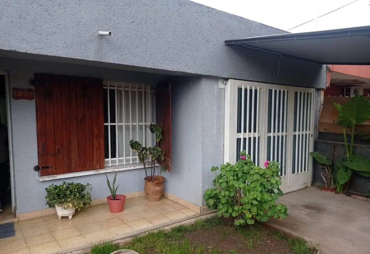VENDO CASA 3 DORMITORIOS - 136M2 CUB - 345 TER M2 - B.° PARQUE LICEO 3 SECCIÓN -U$S 59.000 8