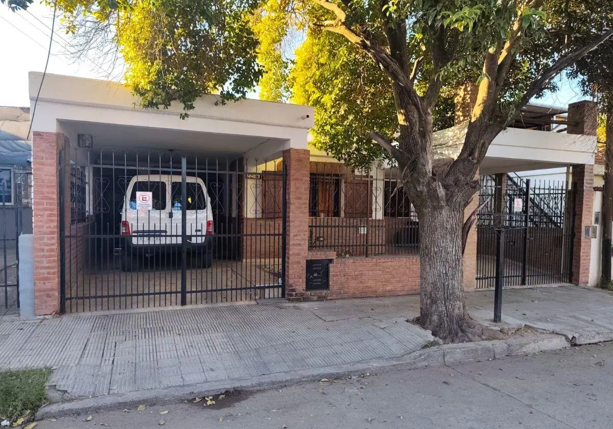 VENDO CASA 3 DORMITORIOS - B.° YOFRE SUD -U$S 59.000 2