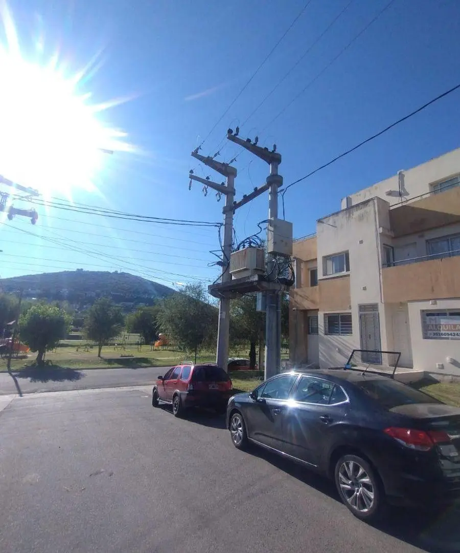 Alquilo. Dos dormitorios. La Calera. Frente a Plaza Icardi! 2
