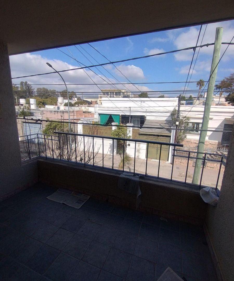 Foto de Alquiló. Tres Dormitorios. Con Cochera. B° Crisol N., imagen 3