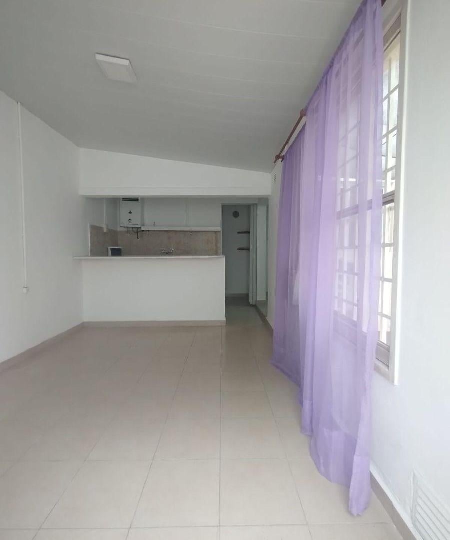 Foto de Galpón con Departamento. Excelente ubicación!, imagen 2