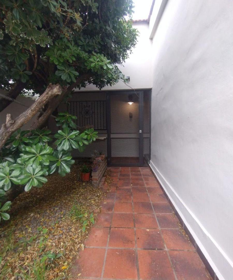Foto de Tres dormitorios. Jardín. Patio. Garaje, imagen 4