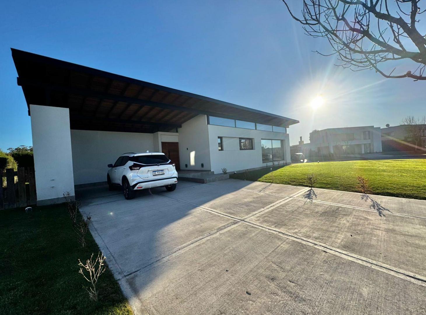 CASA EN ARENAS DEL SUR EN VENTA Y ALQUILER