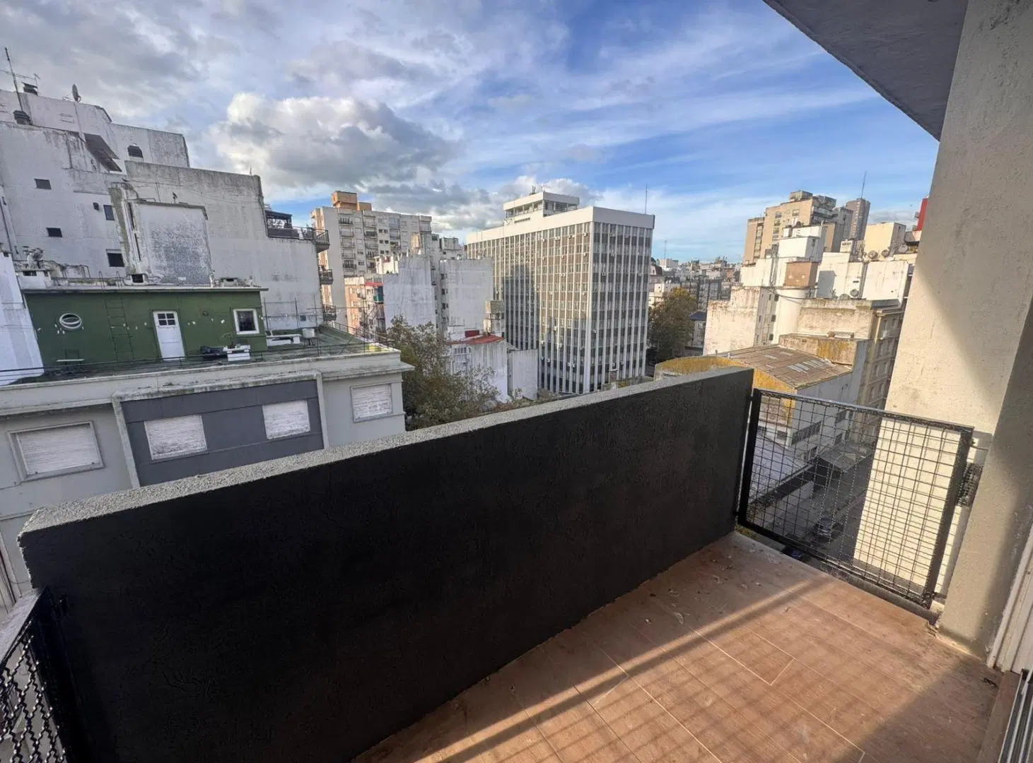 DEPARTAMENTO DE 2 AMBIENTES A LA CALLE CON BALCON 5